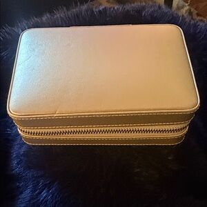 Wolf Palermo luxury leather zip case W/gold zippers displays & organizes jewelry